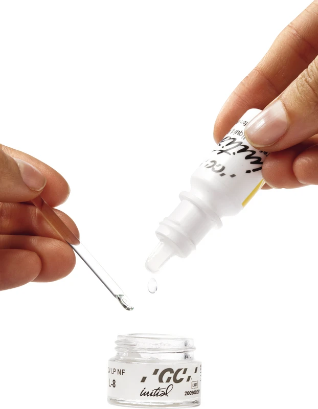 GC Initial™ IQ Lustre Pastes ONE